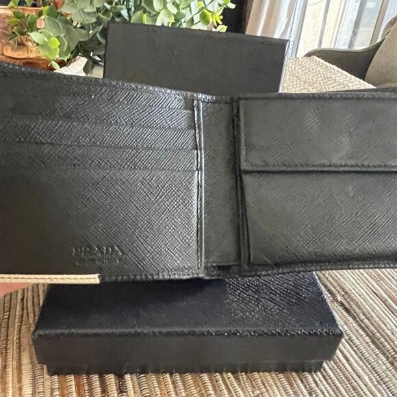Prada mens bi-fold wallet black with box - Picture 7 of 12